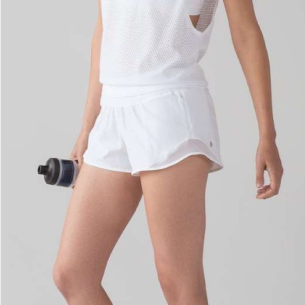 lululemon Hotty Hot Short II *2.5” White Barely‎ Beige Sz 8